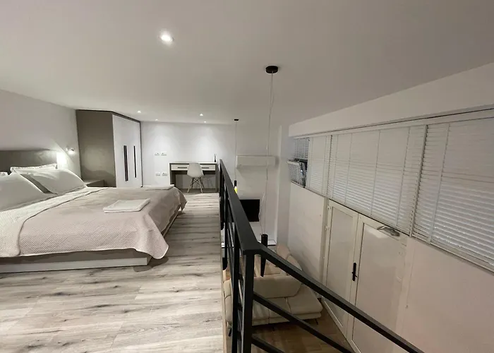 Isla Center ティラナ