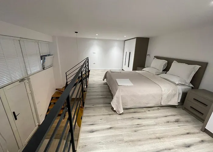 Isla Center * Tirana